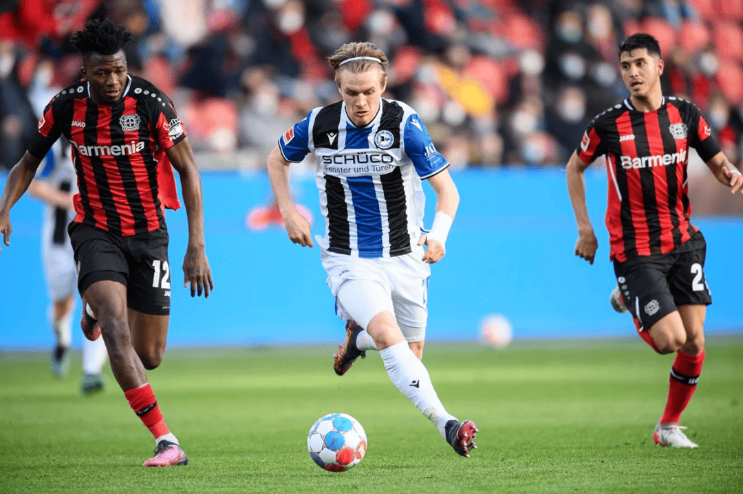 KAIYUN SPORTS-转折点！勒沃库森调整名单；德国杯集结日攻防权衡；质疑声仍在；年轻球员得到机会(勒沃库森主教练阿隆索简介)